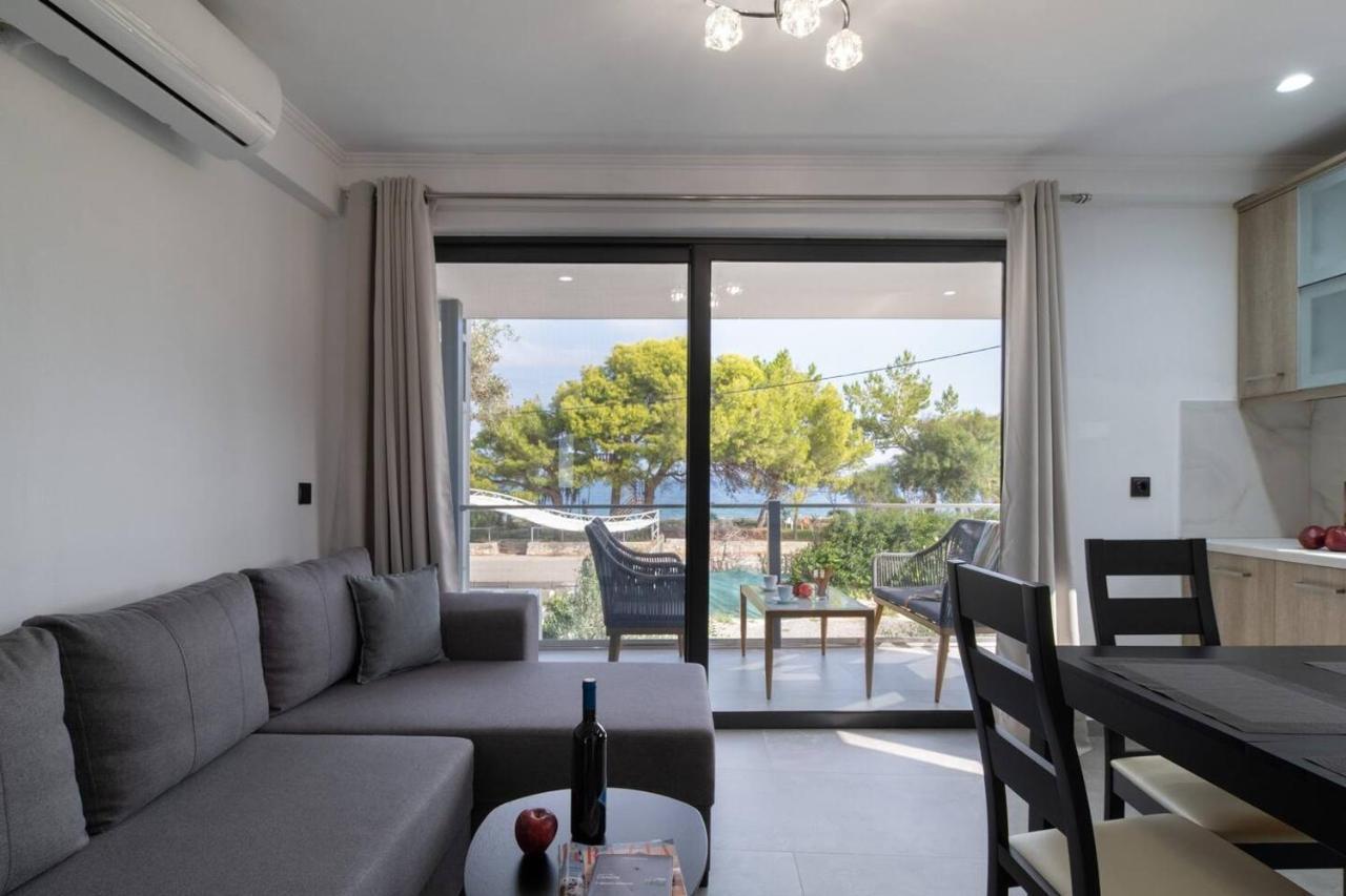 Villa On The Sea Agia Marina  Exterior photo
