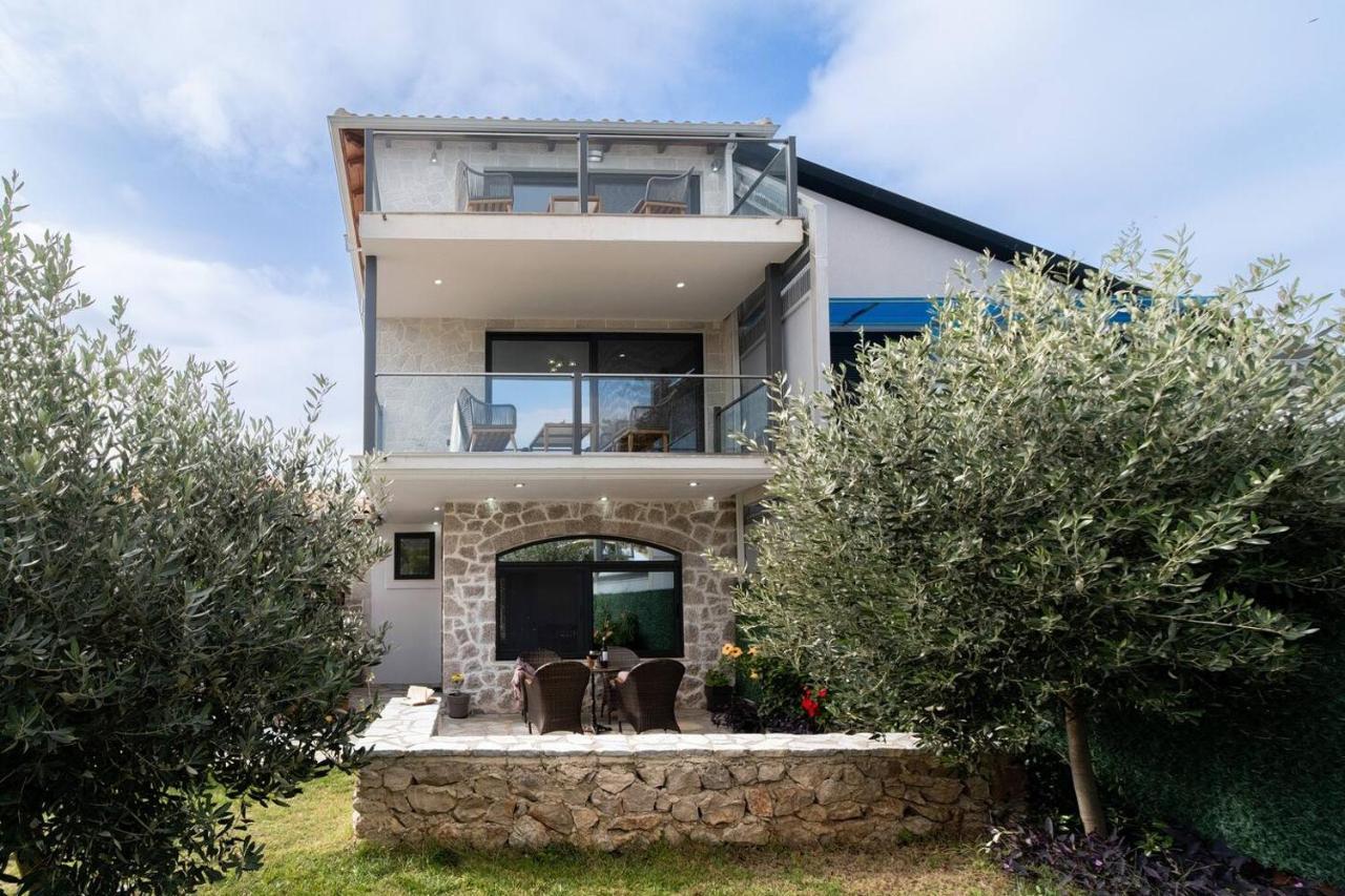 Villa On The Sea Agia Marina  Exterior photo